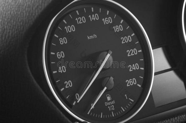 汽车速度计和柴油水平指示器