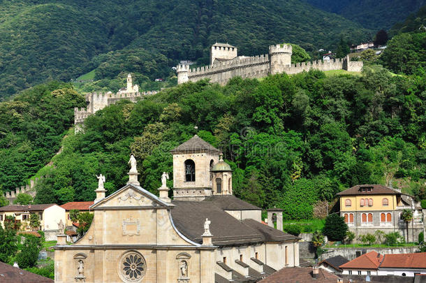瑞士贝林佐纳教堂和古堡