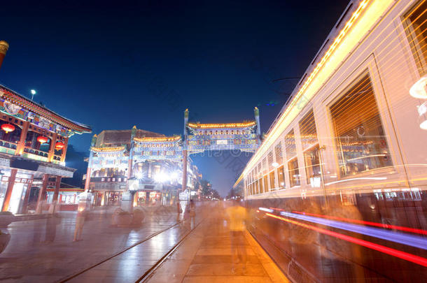北京夜旧商业街