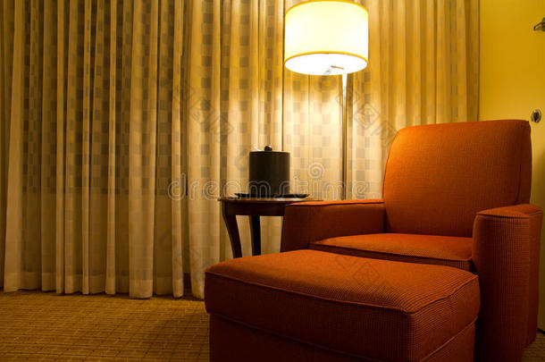 酒店房间一角的休闲椅
