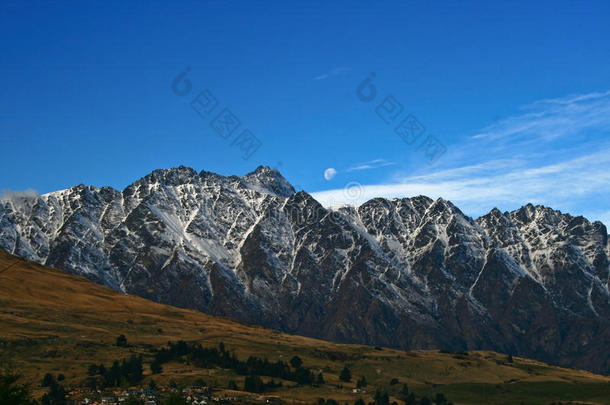 冒险阿尔卑斯山背景美丽的蓝色