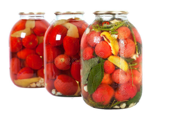 玻璃罐里的红西红柿
