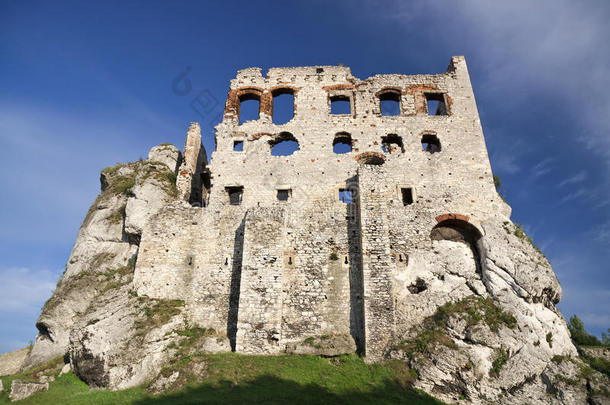哥特式岩石城堡。
