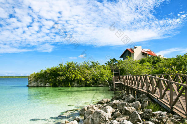 加勒比海岛屿上漂亮的房子