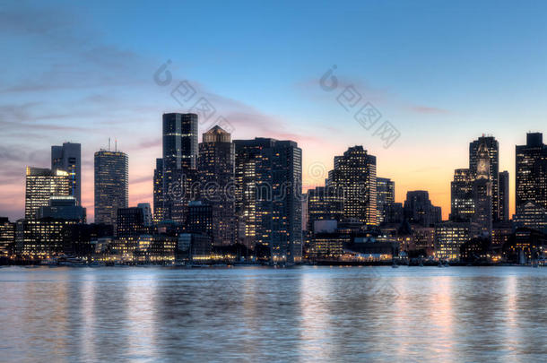 黄昏时的波士顿城市天际线