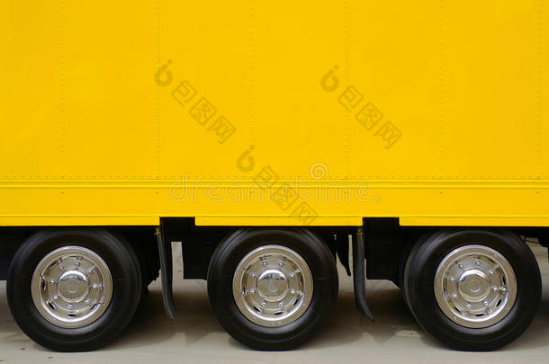 黄色卡车