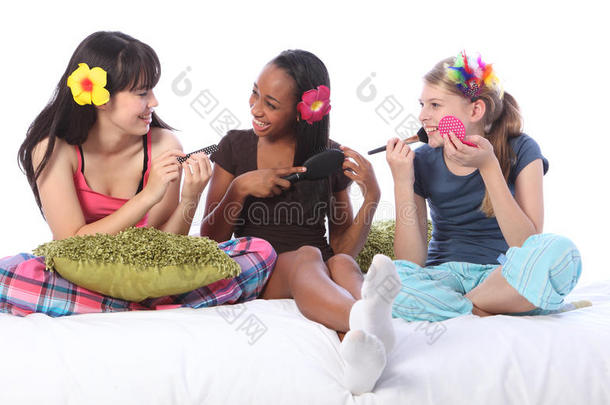 为少数民族少女准备的睡衣派对