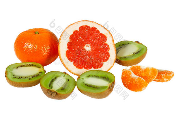 鲜粉色柚子、橘子和猕猴桃