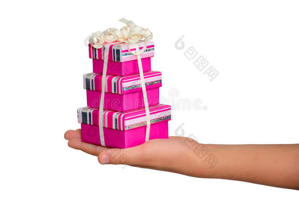 粉色礼品盒在手