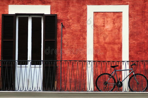 红墙自行车意大利阳台