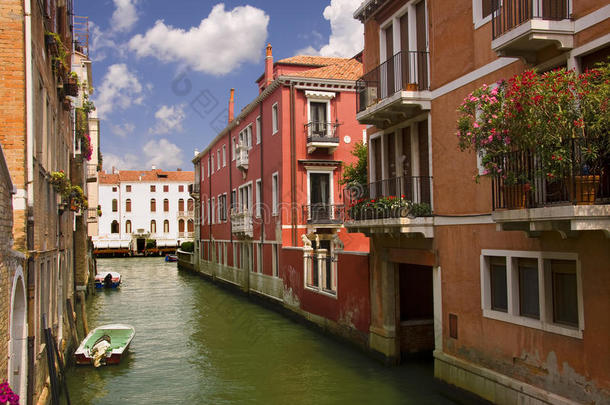 威尼斯典型的水街