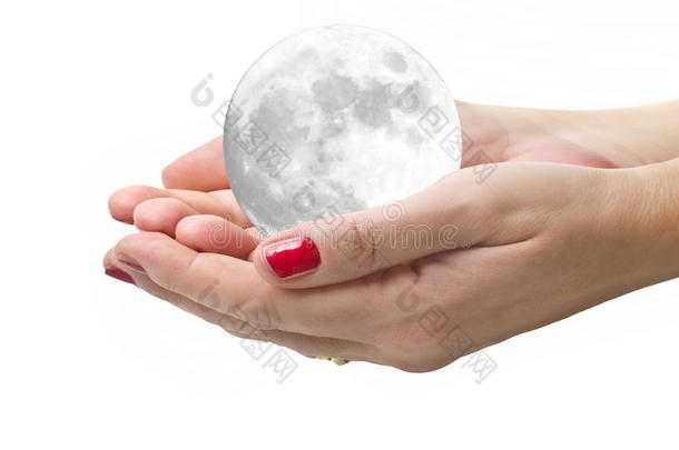 月亮在女人手里