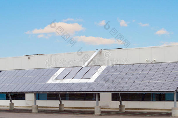 工业建筑上的太阳能电池板