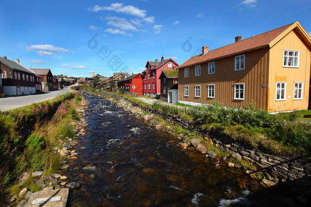风景如画的挪威河畔冶炼村