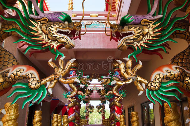 神殿柱上的中国龙