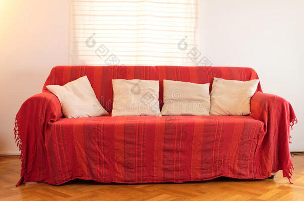 现代家居中的红色沙发