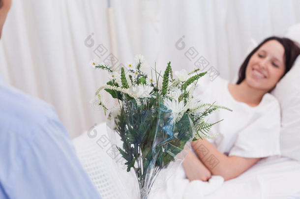 给病人送花
