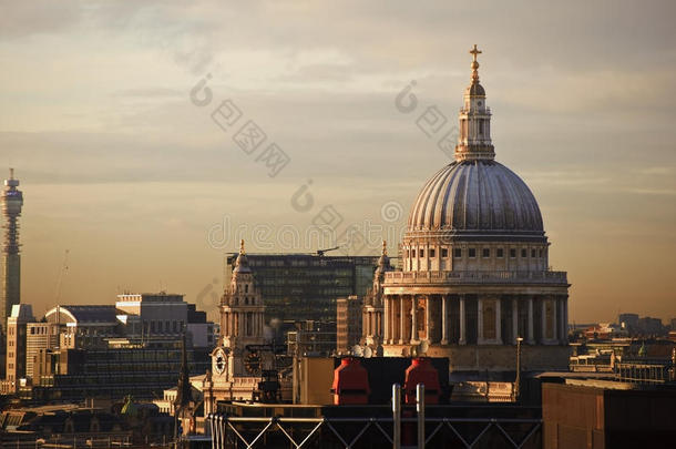 伦敦圣保罗大教堂冬日日落