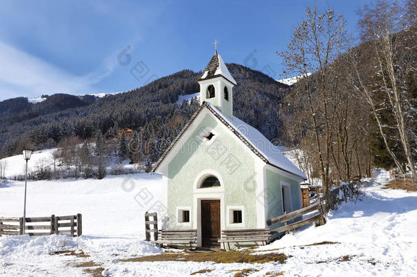 意大利冬季的安托尔兹奥贝塔教堂