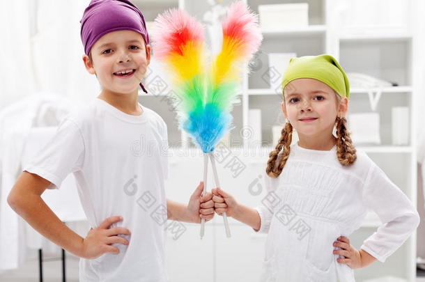 房间清洁工作小组-带防尘刷的孩子
