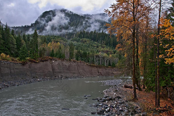 秋天的山河-华盛顿州皮尔查克