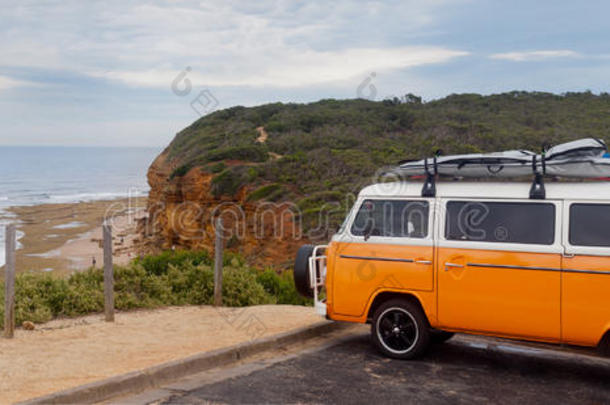 澳大利亚贝尔海滩冲浪者橙色<strong>面包车</strong>