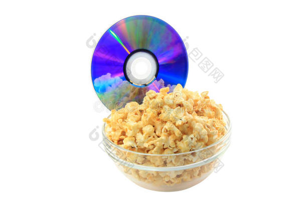 一碗焦糖爆米花配dvd光盘。