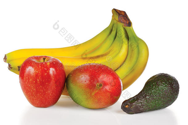 新鲜苹果、鳄梨、芒果和一串香蕉