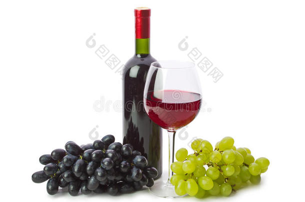 一杯红酒配瓶和葡萄