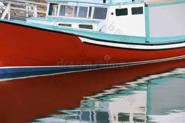 红色渔船