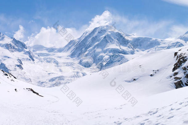 雪山山脉景观