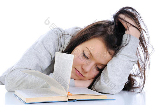 学生学习时睡着了