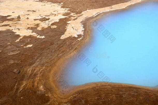 冰岛淡蓝色海水