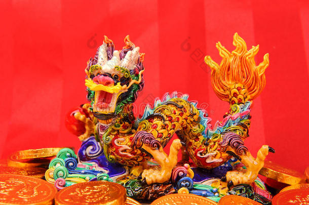 中国新年装饰品--传统舞龙，