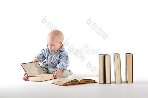 对看儿童读物感兴趣