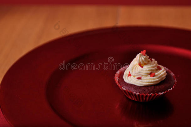 红色天鹅绒情人节蛋糕