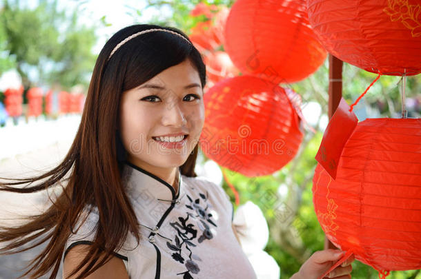 快乐的中国年轻女子