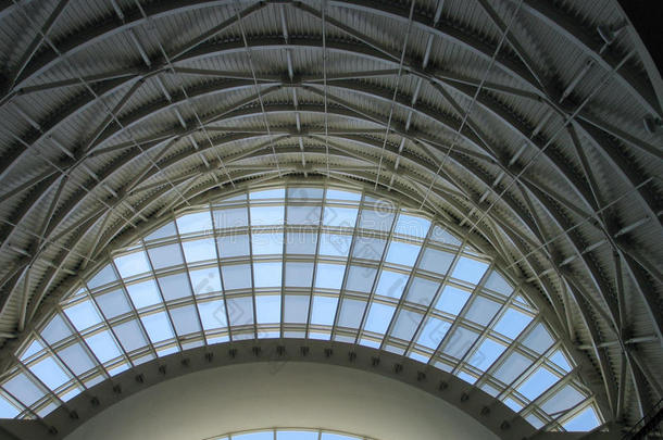 现代室内弧形拱窗及吊顶
