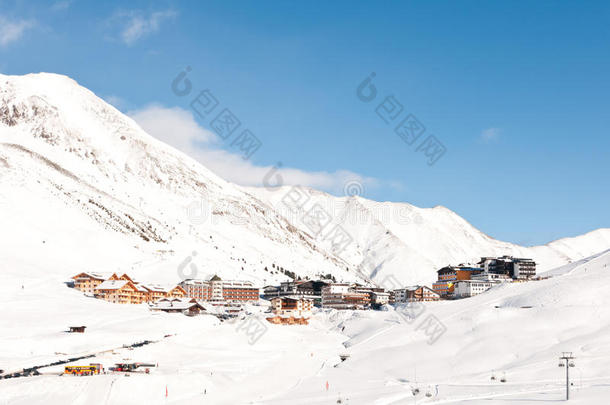 高山滑雪胜地村庄