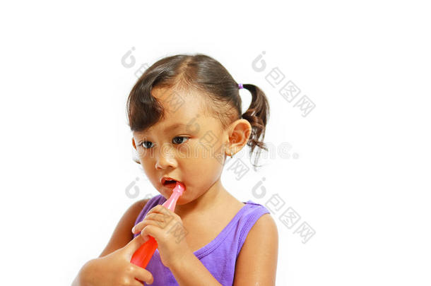 亚洲小女孩喜欢吃冰糖浆