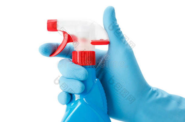 带清洁喷雾瓶的蓝色手套手