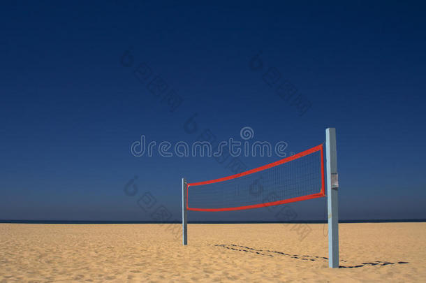 蓝天下的<strong>沙滩排球</strong>网