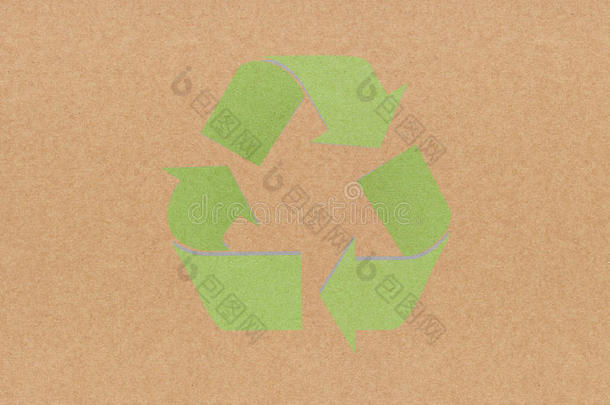 回收纸背景上的回收标志