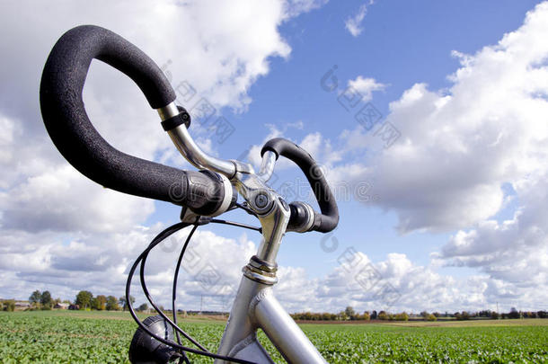 阴天的自行车把手。不需要燃料