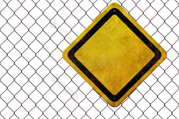 <strong>锈迹斑斑</strong>的篱笆上的空白警告标志