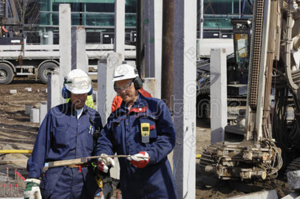 建筑工程师和<strong>重型</strong>机械