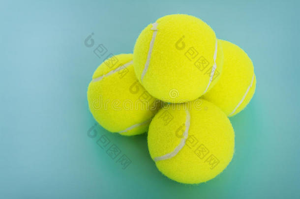 运动器材：网球