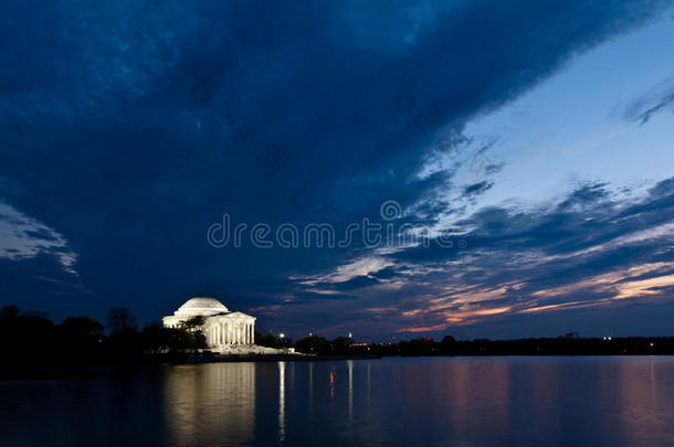 黄昏时分华盛顿杰斐逊纪念馆