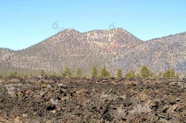 美国亚利桑那州/日落火山口：<strong>熔岩流</strong>和火山灰山