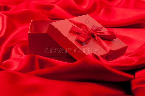 红绸红花盒